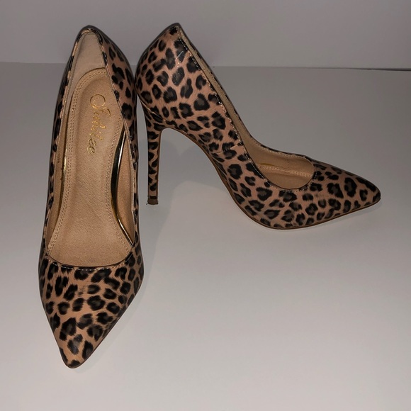 4 1/2 inch Leopard heels. - Picture 2 of 4